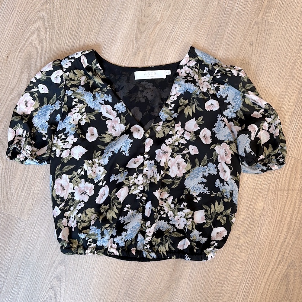 ASTR The Label Spring Floral Short Sleeve Cropped Blouse Women’s S Small